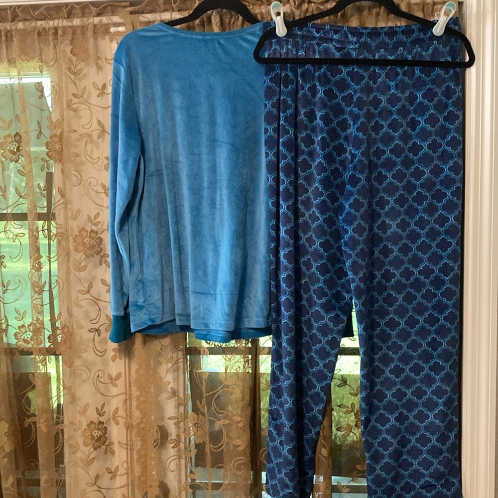 Nicole Miller & Nautica 2pc Velour Pajama Sets - Picture 9 of 9